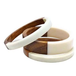 Bracelets en résine et en bois de designer avec des accessoires de bijoux au charme naturel - Product Image 4