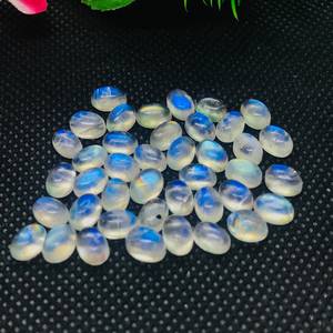 พลอยมูนสโตนสีขาวรุ้งธรรมชาติทรงรีแบบคาโบชองจาก Zubeda Gems  ได้รับการประเมินจากผู้เชี่ยวชาญภายนอกจากราชสถาน เหมาะสำหรับทำแหวนและจี้ - Product Image 4
