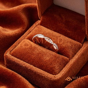 แหวนทองชมพูคุณภาพสูง ดีไซน์เก๋ไก๋ รูปทรงบิดเกลียว แหวนเพชรทันสมัย แหวนเงินเรียบหรู สามารถสวมซ้อนกันได้ เหมาะสำหรับเป็นเครื่องประดับงานแต่งงานสำหรับผู้หญิง - Product Image 2