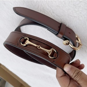 Ceinture de luxe en cuir noir faite à la main avec mors de cheval |   Ceinture pour femme de style équestre avec boucle carrée en alliage et motif floral - Product Image 2