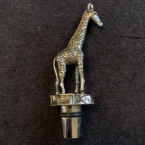 Classic Polished Metal Wine <b>Stopper</b> with Leakproof Silicone Ring Suitable for Everyday Wine Bottle Use - Product Image 1