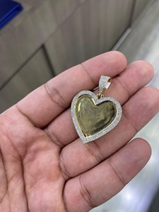 จี้เพชรโมอิสซาไนต์รูปหัวใจแบบกำหนดเอง ชุบทอง 14K  วัสดุอัลลอยด์  ของขวัญสุดโรแมนติกสำหรับทุกเพศ  เครื่องประดับฮิปฮอป - Product Image 4