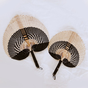 Mini ventilador de mano al precio más bajo, abanico de hoja de palma, abanicos de bambú para decoración de pared. - Product Image 1