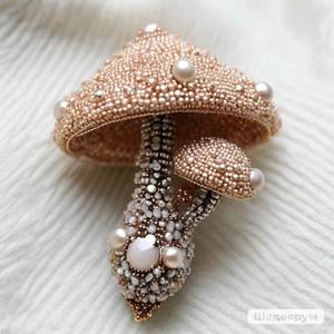 Broche bordado a mano con cuentas, diseño artesanal elegante y adornado con cuentas, broche bordado a mano de primera calidad. - Product Image 4