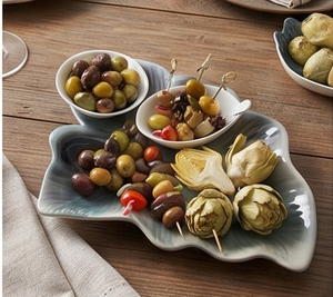Plateau de service élégant fait main en forme de feuille abstraite avec finition polie gris et bleu, parfait pour une utilisation sur table d'hôtel - Product Image 5