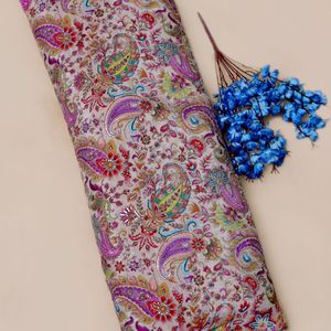 Robe Saree ethnique indienne en tissu crêpe léger de 44 pouces, broderie Paisley couleur crème pêche avec détails de paillettes scintillantes - Product Image 2