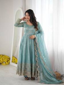 Vestido Largo Fendy con Bordado de Seda, Cordoncillo y Lentejuelas, con Pantalón y Dupatta con Borde de Encaje, Sin Arrugas, para Fiestas - Product Image 2