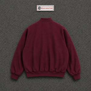 Chaqueta universitaria de lana color granate para hombre y mujer, estilo bomber extragrande personalizado con cierre de botones a presión y cuello y puños acanalados. - Product Image 6