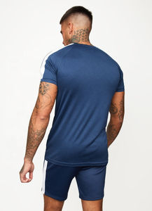 Fabricant de t-shirts de sport slim fit pour hommes, impression numérique de haute qualité, logo personnalisé OEM, au Pakistan. - Product Image 4