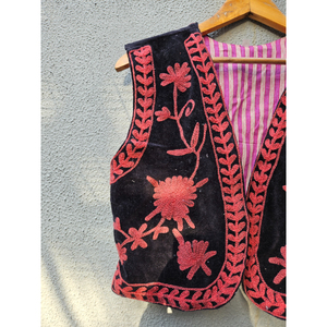 Chaqueta Suzani Floral Bordada e Impresa a Mano, Kimono de Terciopelo Indio, Estilo Boho Corto, Regalo de Otoño/Invierno para Ella - Product Image 2