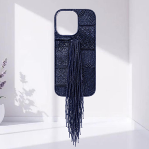 Coque de téléphone artisanale brodée de perles argentées avec pompon, coque arrière de protection pour mobile en perles de verre argentées métalliques - Product Image 6