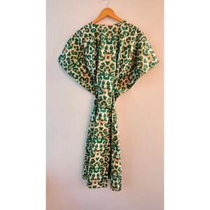 Robe longue maxi en coton imprimé léopard vert bohème pour femme, coupe ample, cache-maillot de plage, col en V, robe d'été - Product Image 1