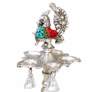 Lampe à huile religieuse décorative en pierre polie argentée, figurine d'oiseau, tortue Diya sur piédestal, pour la décoration des temples - Product Image 2