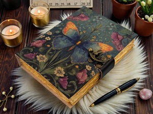 Herb Heritage Journal Grimoire en Cuir de buffle fait main avec logo gaufré motif papillon, fleur et papillon des lumières - Livre de sorts vintage vierge pour les ombres - Product Image 4