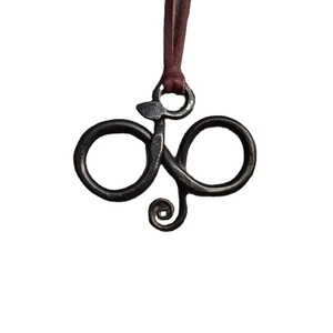 Geschmiedeter Stahl Jormungandr Ragnarok Infinity Snake Anhänger wird mit Schmucks chnur geliefert - Product Image 1
