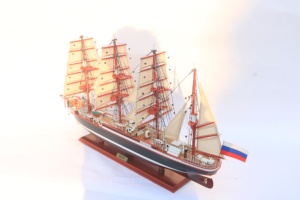 Maquette de voilier de grande taille en bois de plantation Sedov, faite à la main - Réplique historique russe de barque d'entraînement à 4 mâts à l'échelle pour la décoration de la maison ou du bureau - Product Image 4