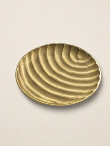 Plateau doré contemporain minimaliste, texture sculpturale, objet d'art pour la cuisine et la salle à manger - Product Image 2