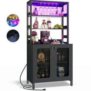 Armoire à vin haute avec éclairage LED, porte-verres, prises électriques, étagères de rangement pour vin, armoire à liqueurs moderne autoportante - Product Image 1