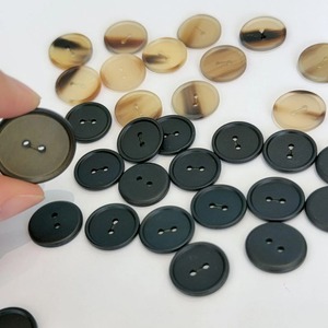 Botones de Cuerno de Búfalo de la Marca BELLADEC, Hechos a Mano, Ecológicos, de Color Natural y Forma Personalizada, para Ropa y Regalos Empresariales - Product Image 2