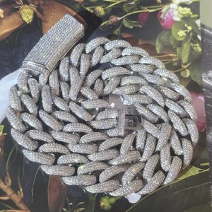 Chaîne cubaine en argent 925 de qualité supérieure avec moissanite, style hip-hop, pour hommes et femmes, disponible à la vente - Product Image 3