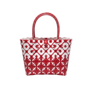 Sac à main et sac fourre-tout tendance en bandes de plastique tissées contrastées, fait main, durable, pour femmes, été, plage, vacances - Product Image 1