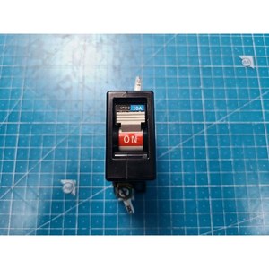 Contact auxiliaire de protection de circuit Fuji CP31D, utilisé comme pièce détachée pour équipement semi-conducteur d'époque - Product Image 3