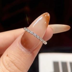 Anillo de compromiso delicado de plata de ley 925 con moissanita, diseño clásico de cruz y cero, media eternidad, forma de X, para fiesta - Product Image 3