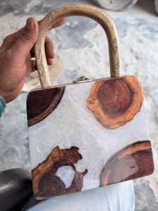 B.H CRAFTS BH-1702 Bolso de Mano Hecho a Mano con Resina Vintage y Acabado de Madera, Asa de Madera Natural, Cierre de Cierre de Broche de Epoxi Transparente para Mujer - Product Image 6