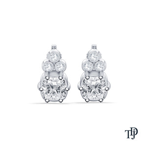 Boucles d'oreilles pendantes en or 18 carats avec diamant de laboratoire taille coussin à six griffes et ensemble trio - Product Image 1