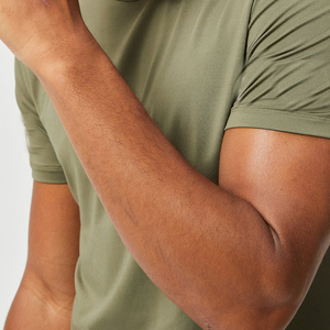 Ensemble T-shirt et short légers et respirants pour homme, personnalisable OEM, tenue de sport d'été extensible dans quatre directions, idéal pour la course et la gym. - Product Image 3