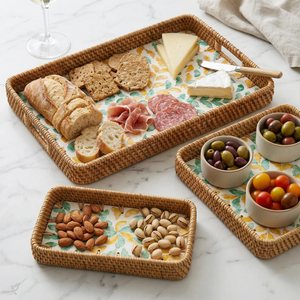 Bandeja Rectangular Premium de Ratán Vietnamita con Diseño Artístico de Conchas y Hojas, Juego de Bandejas Decorativas para Servir en Restaurantes, Hoteles y Cafeterías - Product Image 1