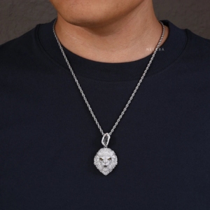 Colgante Cabeza de León con Incrustaciones de Moissanita - Colgante de Plata 925 con Diseño Audaz, Lujo Artesanal, Colgante Impresionante - Product Image 1