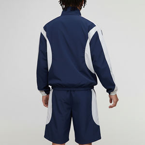 Ensemble survêtement personnalisé imperméable et réfléchissant en polyester et nylon avec veste coupe-vent zippée et short color block - Product Image 3