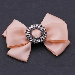 Broche Glamuroso con Pedrería, Pin de Solapa con Cristales Incrustados, Joyería Brillante para Mujer, Ideal para Bodas, Fiestas y Eventos Nocturnos - Product Image 2
