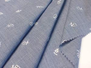 Chemise décontractée pour homme à manches longues, aspect denim, en coton, boutonnée, pour le travail, bleu uni, en chambray léger, vente en gros - Product Image 3