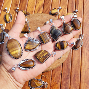 Collar de latón plateado con colgante de ojo de tigre natural, hecho a mano, con engaste de bisel de piedras preciosas, estilo bohemio, para mujer, boda, venta al por mayor - Product Image 1