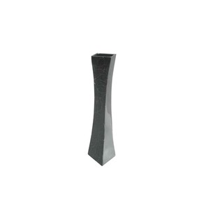 Vase en aluminium de qualité supérieure avec détails décoratifs perforés pour une présentation contemporaine à la maison - Product Image 6