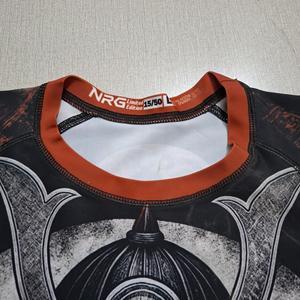 Rashguards de MMA Samurai con diseño personalizado para niños, con costuras de 5 agujas y paneles de malla para mayor transpirabilidad. - Product Image 4