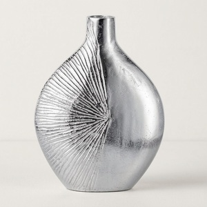 Juego de Jarrones de Flores de Aluminio Plateado Martillado a Mano, Jarrón de Metal Geométrico Moderno con Facetas para Decoración Contemporánea del Hogar y la Oficina - Product Image 6