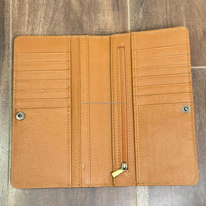 Portefeuilles pour hommes personnalisés OEM & ODM Porte-monnaie en cuir de vachette usiné à la main Designer en cuir véritable longs portefeuilles à deux volets pour unisexe - Product Image 6