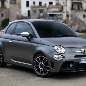 Abarth 595 Racing, Hatchback Deportivo de Gasolina Turbo, Inspirado en las Carreras, Suspensión de Alto Rendimiento, Estilo Agresivo, Vehículo Urbano - Product Image 3