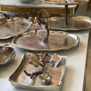 Servilletero de lujo con diseño de flores doradas, decoración de mesa, servilletero de Metal Chapado en níquel - Product Image 1