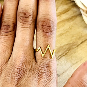 Buyer Favorite Geometric Wave <b>Ring</b> Minimalist Brass <b>Ring</b> for Women 18k Gold Plated <b>Dainty</b> Chevron Jewelry for Wholesale/OEM/ODM - Product Image 6