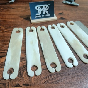 Navette à fil en os de buffle de qualité supérieure, artisanale, écologique, légère, durable, naturelle, pour fil. - Product Image 1