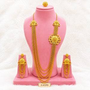 Traditional Indian Gold Finish <b>Statement</b> <b>Necklace</b> & Earrings Jewelry Set A-633387 - Product Image 4