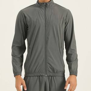 Nouvelle veste coupe-vent légère pour homme, gris foncé, avec logo personnalisé, en polyester, confortable, fabriquée au Pakistan. - Product Image 1