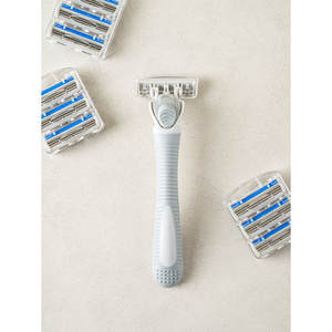 Juego de cuchillas de afeitar con sistema de 3 cuchillas - Product Image 1