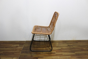 Chaise de salle à manger moderne en rotin naturel imperméable avec pieds en métal noir robustes pour usage extérieur en villa – Offre spéciale - Product Image 4