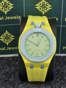 Montre à quartz sportive de luxe unisexe, bracelet en silicone jaune, boîtier rond, cadran numérique, 41 mm, résistante à l'eau 3 BAR - Product Image 1