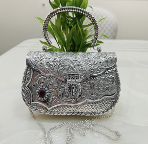 Bolso de Mano Tipo Clutch para Mujer, Diseño Metálico, Pequeño, Calado, con Cadena, para Llevar al Hombro o Cruzado, de Acero Tallado - Product Image 1